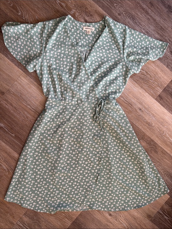 Monteau Dresses & Skirts - Monteau Mint Green Floral Wrap Midi Dress